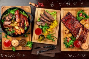 Το κοινό που έχουν μήλα και βατόμουρα και βοηθούν να παραμένουμε δυνατοί - Τι δείχνει νέα μελέτη