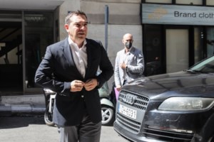 Ο Ηλιόπουλος του ΣΥΡΙΖΑ στον διευθυντή του ΑΠΕ: "Μπορείς να κάνεις καριέρα στην οικοδομή και στο μπάζωμα" - εικόνα 2