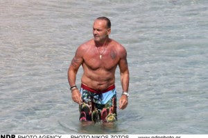 Άκης Πετρετζίκης: Για ψώνια στο σούπερ μάρκετ με το γιο του [Εικόνα]