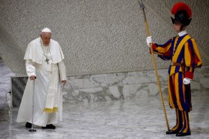 Επιδεινώθηκε η κατάσταση του Πάπα Φραγκίσκου - H ζωή του συνεχίζει να διατρέχει κίνδυνο