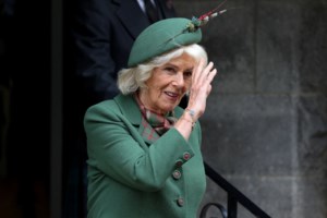 Μέγκαν Μαρκλ: "Ταρίφα" πάνω από 3.000 δολάρια για μια selfie και λίγη γιόγκα μαζί της