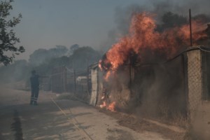 Μας πήρε και μας... σήκωσε: Θυελλώδεις ανέμους έως 148 χλμ./ώρα κατέγραψε το Meteo