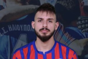 Θρήνος για τον Αλέξανδρο Λάμπη: Μπροστά στα μάτια της μητέρας του κατέρρευσε ο 22χρονος ποδοσφαιριστής της Ηλιούπολης - εικόνα 4