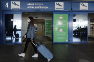 Συγκρατημένη αισιοδοξία από βρετανική μελέτη: Ηπιότερη η μετάλλαξη Όμικρον του κορονοϊού σε σχέση με την Δέλτα