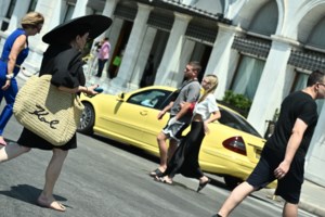 Αντιδράσεις στο Χ από τη "λύση" Λαζαρίδη για την ακρίβεια: Αγοράστε μια φέτα, όχι ολόκληρο καρπούζι - εικόνα 4