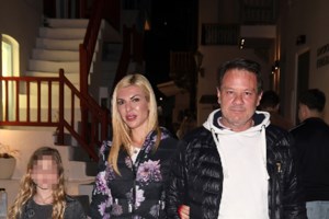 Λύτρας και Πολυζωγοπούλου υπέγραψαν συναινετικό διαζύγιο - Χαμογελαστός ο δικηγόρος έξω από τον συμβολαιογράφο