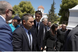 Κώστας Σαμαράς μετά την κηδεία της αδελφής του: "Ευχαριστώ από τα βάθη της καρδιάς μου για τη στήριξη στο πένθος της οικογένειάς μας"