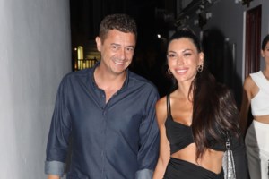 Ευγενία Νιάρχου: Γενέθλια στη Μύκονο για την κούκλα κληρονόμο - Το μαύρο slip dress & οι δύο τούρτες [εικόνες] - εικόνα 4