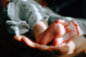 Πάρος: "Στη θάλασσα με την οικογένειά μου πήγα, δεν πήγα να σκοτώσω τα παιδιά μου" λέει ο πατέρας του βρέφους - εικόνα 2