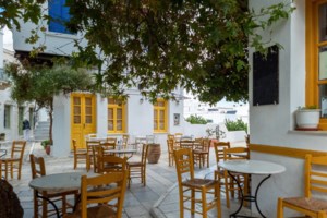 "Griechenland": Η αυστριακή ταινία που προβάλλει ένα από τα ομορφότερα κυκλαδίτικα νησιά και σαρώνει