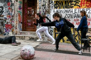 Επέτειος Γρηγορόπουλου: Μάχες με φωτιές, μολότοφ και χημικά σε Αθήνα και Θεσσαλονίκη [Εικόνες - Βίντεο] - εικόνα 13