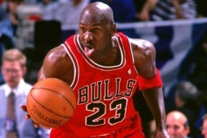 ΗΠΑ: Οδηγός απείλησε με τόξο διαδηλωτές και του επιτέθηκαν - Βυτιοφόρο παραλίγο να πέσει πάνω σε κόσμο