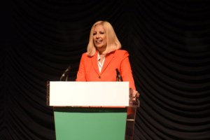 Στις σεισμόπληκτες περιοχές η Φώφη Γεννηματά - "Εγώ δεν έφυγα ποτέ από το ΠΑΣΟΚ στα δύσκολα"