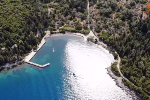 Το χωριό του "Κάτω Κόσμου" με τα καταγάλανα νερά και ο ποταμός Αχέροντας που οδηγούσε στο βασίλειο του Αδη [βίντεο]