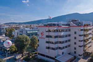 Συγκλονίζουν οι φωτογραφίες διασώστριας μετά από μία καθημερινή βάρδια στο ΕΚΑΒ - Μάτια πρησμένα και χέρια μουλιασμένα - εικόνα 3