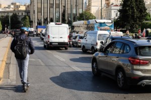 Στο σχολείο του Διονύση Σαββόπουλου στη Θεσσαλονίκη: Άγνωστες ιστορίες από ένα παιδικό του φίλο [βίντεο]