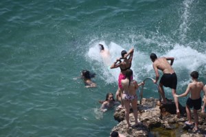 Καύσωνας διαρκείας: Νέο έκτακτο δελτίο επιδείνωσης καιρού - Ποιες περιοχές θα "λιώσουν" με 43 βαθμούς - εικόνα 2