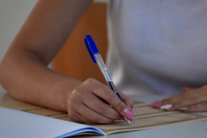 Πανελλαδικές: Τι λένε Τίτος Πατρίκιος και Θεόδωρος Γρηγοριάδης για τα κείμενά τους στις εξετάσεις