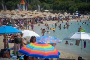 Αγίου Πνεύματος: Πώς αμείβονται οι εργαζόμενοι - Ποιοι δικαιούνται προσαύξηση 75%