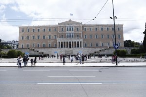 Ποιοι θα δουν αυξήσεις στο εισόδημά τους το 12μηνο: Το σχέδιο για ιδιωτικό - δημόσιο τομέα - Τα σενάρια για κατώτατο, συντάξεις