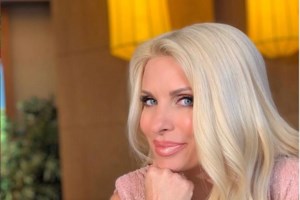 Η απίστευτη αγκαλιά με την φορτισμένη Ελένη Μενεγάκη λίγο πριν το "αντίο" - εικόνα 3