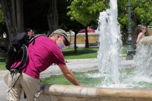 Χαλκιδική: Μια παιδική μπάλα έσωσε τον δεύτερο αγνοούμενο τις 18 ώρες στη θάλασσα [εικόνες] - εικόνα 17