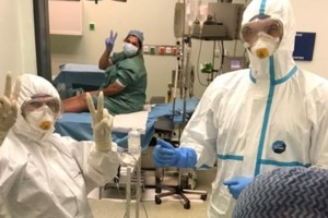 Αττικόν: Εξιτήριο για την πρώτη γυναίκα με κορονοϊό που γέννησε