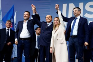 Αφροδίτη Λατινοπούλου: Σε άπταιστα ιταλικά εύχεται να ''σαρώσει'' η ακροδεξιά - Θέλει τη Μελόνι πρωθυπουργό [βίντεο]