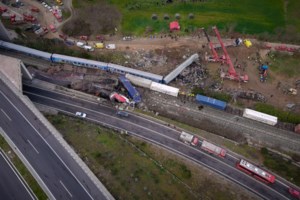 Απίστευτη καταγγελία: Εχασε τον άντρα της σε σιδηροδρομικό δυστύχημα και η Hellenic Train ζητά πίσω την αποζημίωση