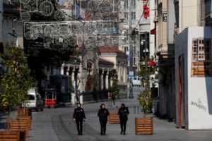 Προειδοποίηση από καθηγητή Γώγο: Ο κορονοϊός θα παραμείνει μέχρι το 2022