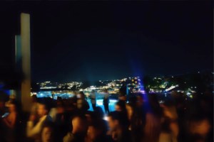 Ροζ κοκαΐνη: Το επικίνδυνο "ναρκωτικό των μοντέλων" που εντόπισε η ΕΛΑΣ σε παράνομο πάρτι στη Μύκονο