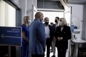 Γεννηματά για Εργατική Πρωτομαγιά: Η κυβέρνηση Μητσοτάκη στοχοποιεί την εργασία