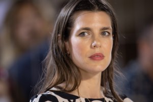 Λάμψη και μυστήρια στο Μονακό: Η Μπορομέο με πριγκιπικό φόρεμα και η vintage θεά Σαρλότ Κασιράγκι - εικόνα 21