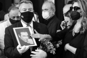 Τόλης Βοσκόπουλος: Ποιες ήταν οι ηχηρές απουσίες στην κηδεία του - εικόνα 5