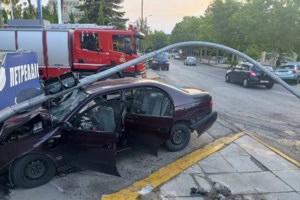 Τροχαίο στην Πετρούπολη: Αυτοκίνητο παραβίασε stop και τραυμάτισε τέσσερις αστυνομικούς