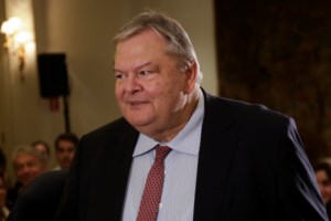 Αιχμές Ντόρας: Να μην κουνάμε το δάχτυλο στον κόσμο - Δεν βοηθάει να τον λες ηλίθιο και άχρηστο
