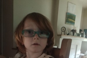 Αρπαγή 6χρονου: Bίντεο με τον μικρό Ράινερ να ανοίγει δώρο στη Νορβηγία -  "Δεν ζητάει καθόλου τη μητέρα του" [Βίντεο]