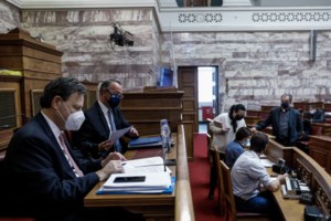 Νομοσχέδιο Χατζηδάκη: Τι αλλάζει σε χρήσεις γης, συντελεστές δόμησης και οικοδομικές άδειες - Η πρόβλεψη για τα αυθαίρετα