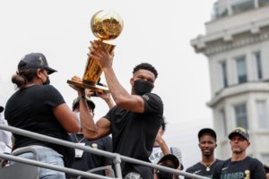 Πόσα επιπλέον χρήματα μπορεί να κερδίσει ο Αντετοκούνμπο τώρα που κατέκτησε τον τίτλο του NBA - εικόνα 2