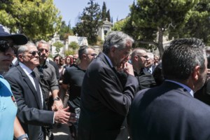 Αντώνης Σαμαράς: Σπαρακτικό μήνυμα μετά την κηδεία της κόρης του, Λένας - "Μαζί της θα’ μαστε συνέχεια" - εικόνα 2