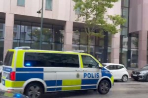 Πυροβολισμοί στη Σουηδία: Ένας νεκρός και μία τραυματίας σε εμπορικό κέντρο - Συνελήφθη έφηβος [εικόνες-βίντεο]