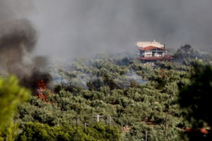 Φωτιές Βοιωτία, Αττική, Αργολίδα: Έφτασε μέχρι τη Βόρεια Αφρική ο καπνός - Διένυσε πάνω από 750 χλμ.