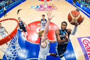 Eurobasket 2022: H Πολωνία κέρδισε την Ουκρανία με 94-86 παίρνοντας την πρόκριση