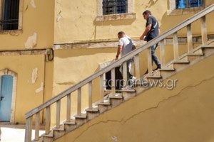 Συνελήφθη αστυνομικός για πλαστογραφία και παράβαση της νομοθεσίας για τα όπλα