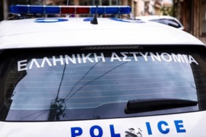 "Βγήκε στον δρόμο αιμορραγώντας, ούρλιαζε για βοήθεια": Συγκλονίζουν οι μαρτυρίες για αιματηρή επίθεση στο Λαύριο - εικόνα 2