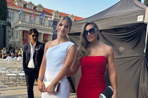 Μάιρα Κούγια: Καλλίγραμμη με ασύμμετρο φόρεμα και ψηλοτάκουνα πέδιλα στην αποφοίτησή της από το Κολλέγιο Αθηνών - εικόνα 9