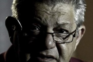 O Στάνκογλου αποχαιρέτησε τον Γιώργο Μπλάνα - Απήγγειλε ποίημά του στη συναυλία του Σωκράτη Μάλαμα [βίντεο]