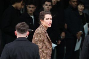 Μαρία Ολυμπία: Χωρίς πανωφόρι στο κρύο Παρίσι - Η εμφάνιση που δεν κέρδισε τις εντυπώσεις