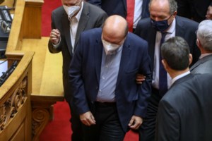 Ηλιόπουλος: Μια ντουζίνα διαγγέλματα για τις αποτυχίες Μητσοτάκη - Πόσες είναι οι απώλειες εκτός ΜΕΘ;
