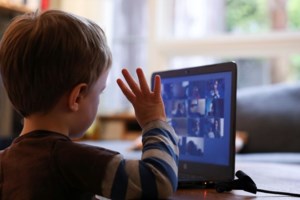 Υστέρηση φορολογικών εσόδων 7,4% τον Ιανουάριο λόγω των νέων περιοριστικών μέτρων